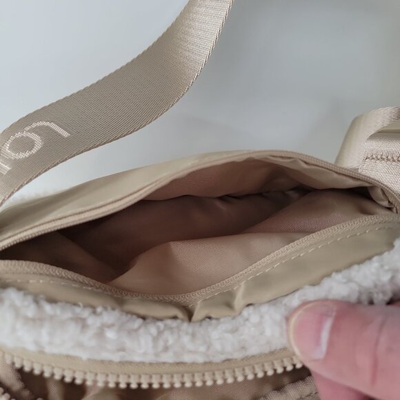 Lole Fleece Crossbody Belt Bag – Cream – Good Condition - Picture 6 of 10